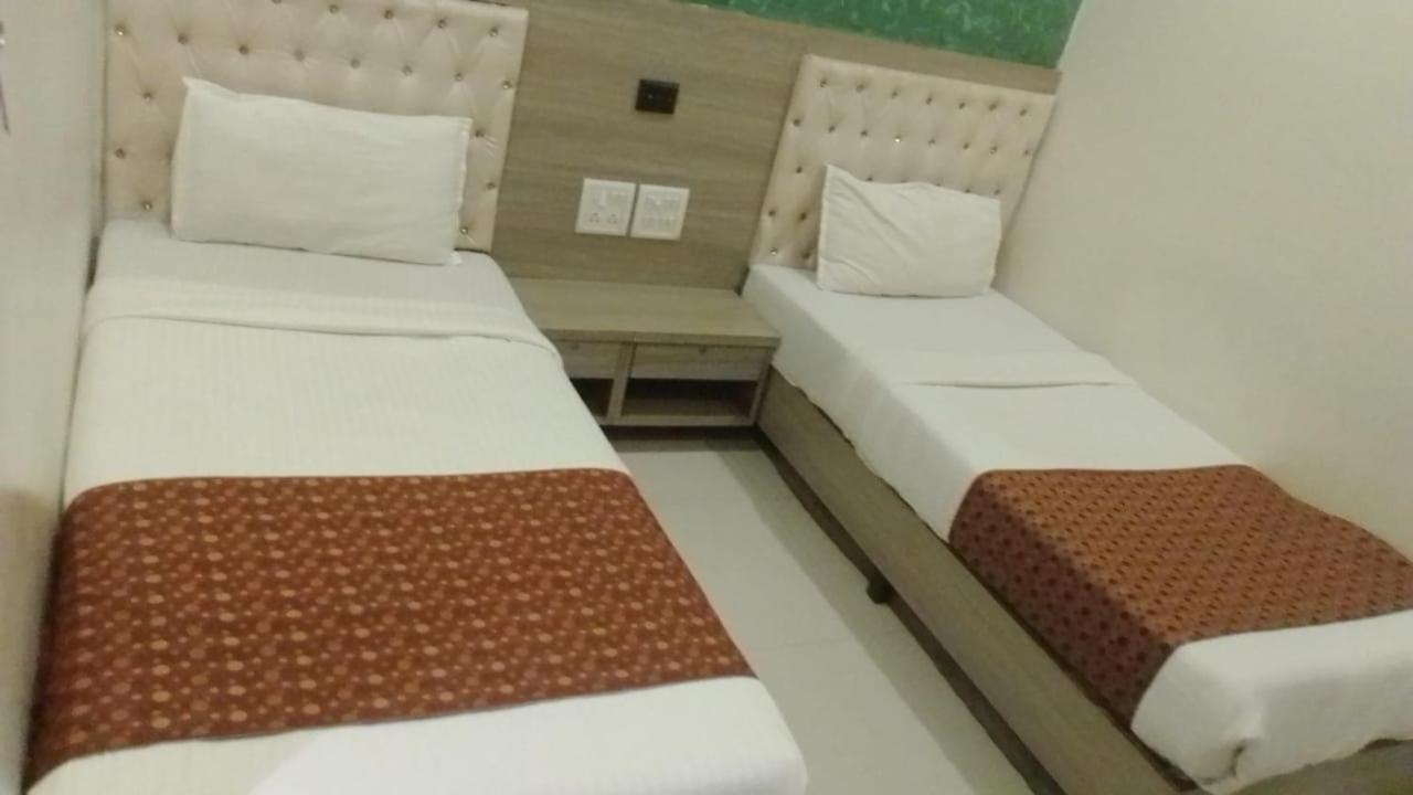 Hotel Time Gold Near Domestics Airport Bombaim Exterior foto