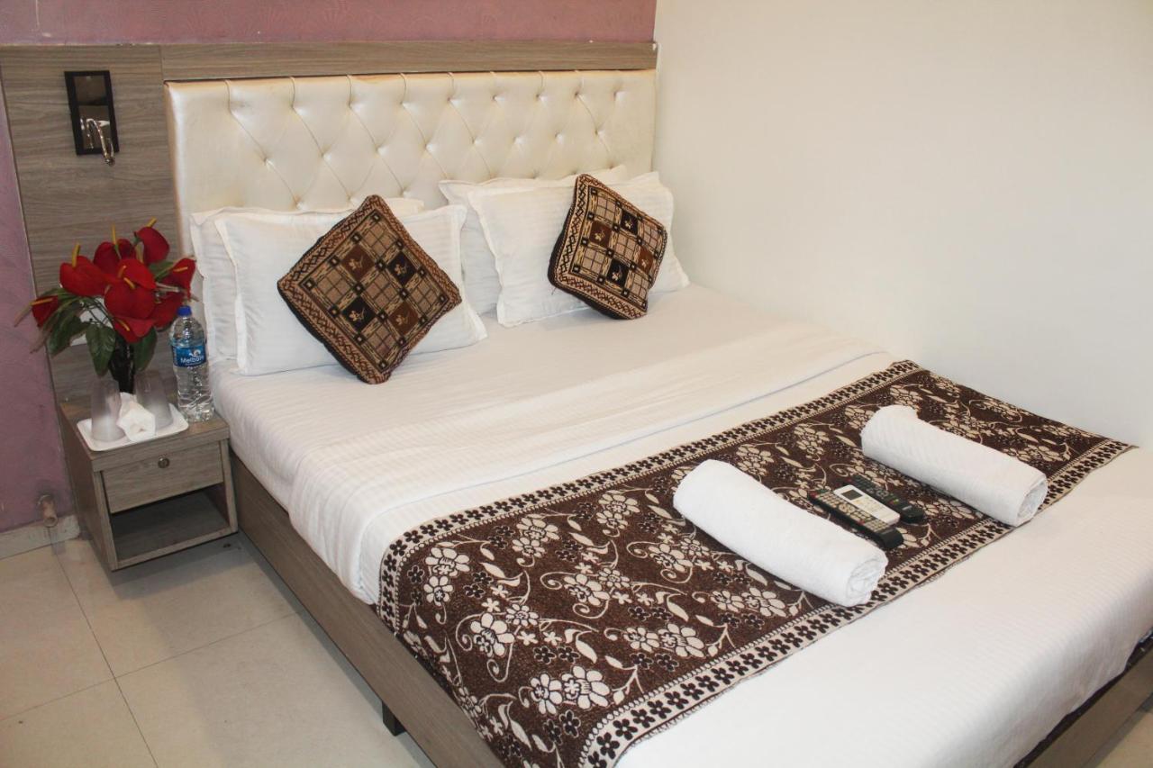 Hotel Time Gold Near Domestics Airport Bombaim Exterior foto