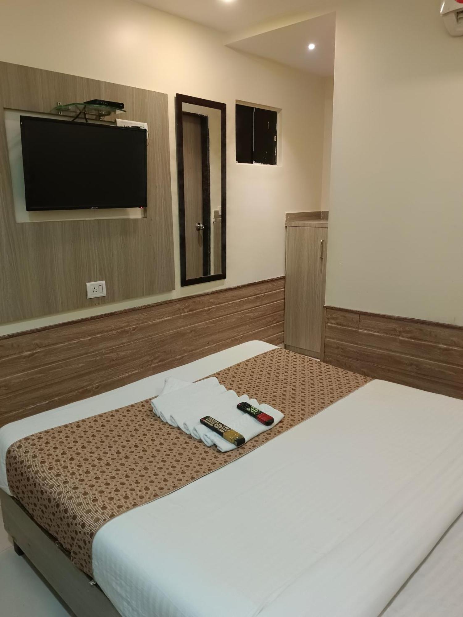 Hotel Time Gold Near Domestics Airport Bombaim Exterior foto