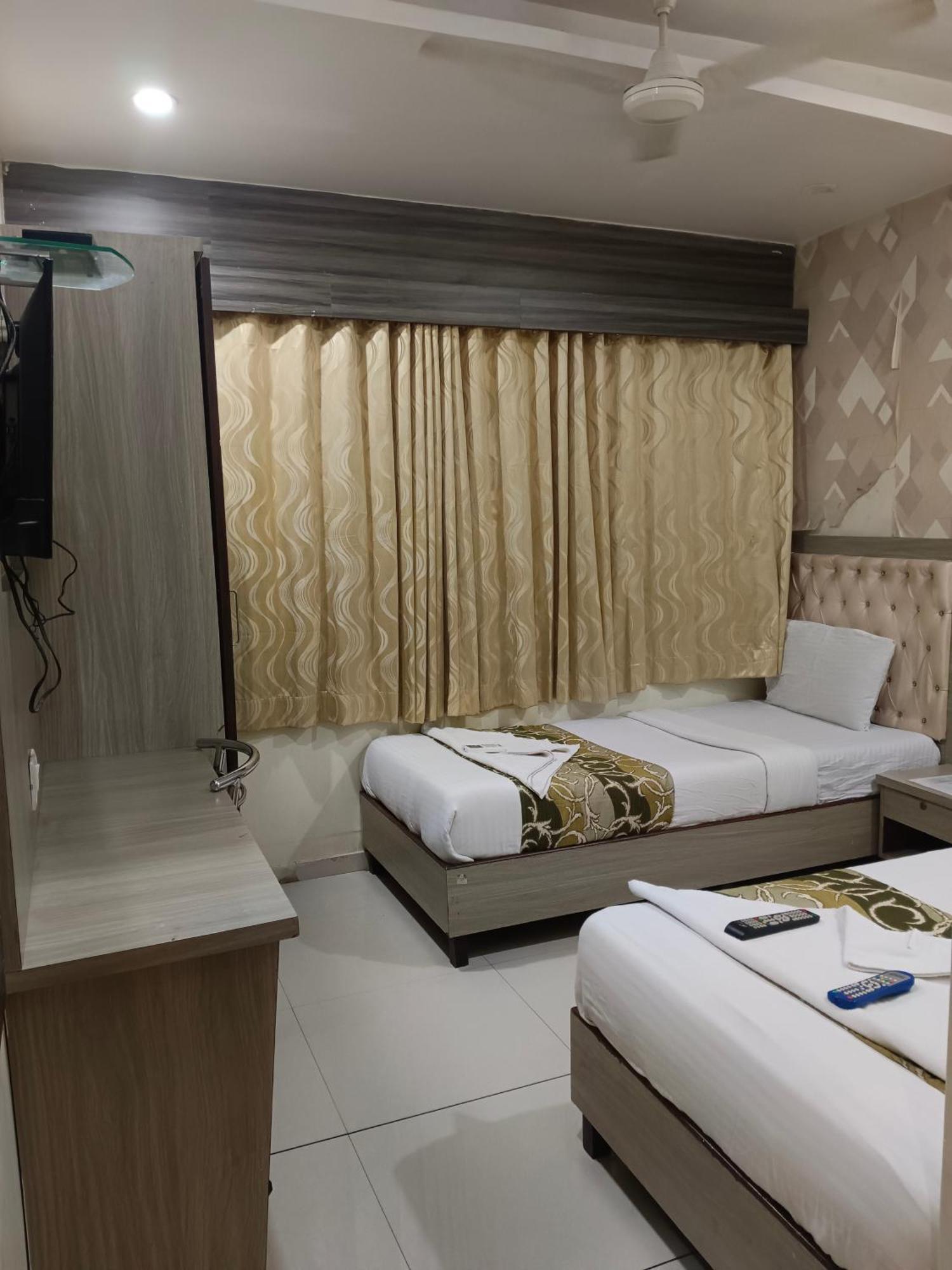 Hotel Time Gold Near Domestics Airport Bombaim Exterior foto